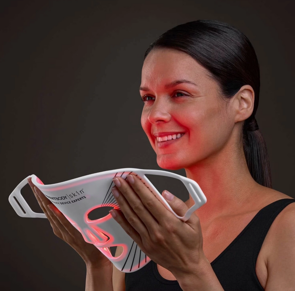 CURRENTBODY LED RED LIGHT THERAPY FACE MASK: SERIES 3